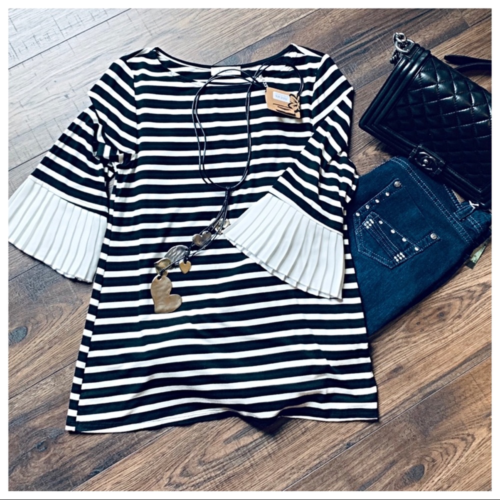 ✨LAST ONE ✨Black and white striped top - Picture 4 of 8